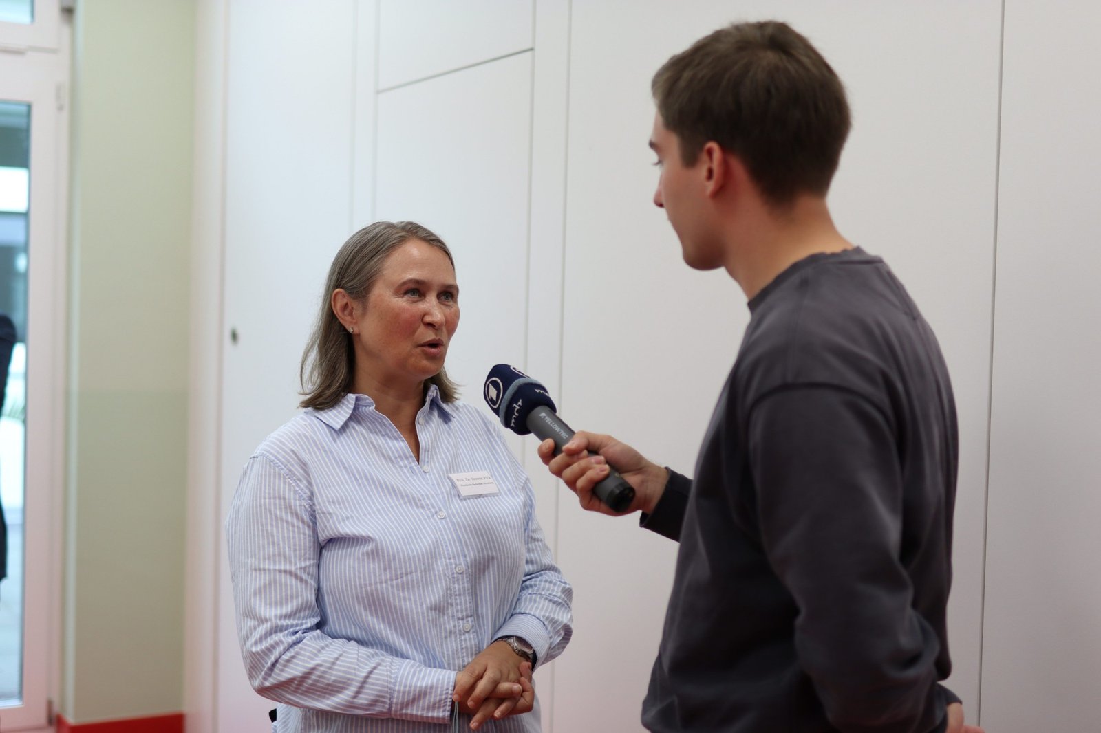 Prof. Dr. Doreén Pick im Fernsehinterview beim German-Qatar Forum Sachsen-Anhalt in Halle (Saale)
