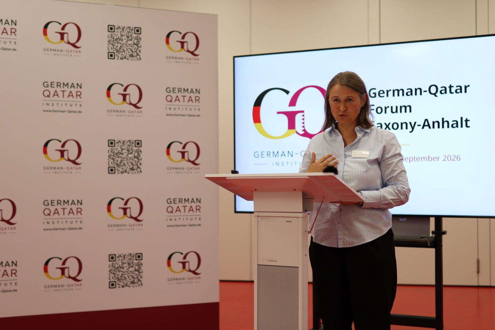 Prof. Dr. Doreén Pick, Prorektorin der Hochschule Merseburg, spricht beim German-Qatar Forum Sachsen-Anhalt in Halle (Saale)