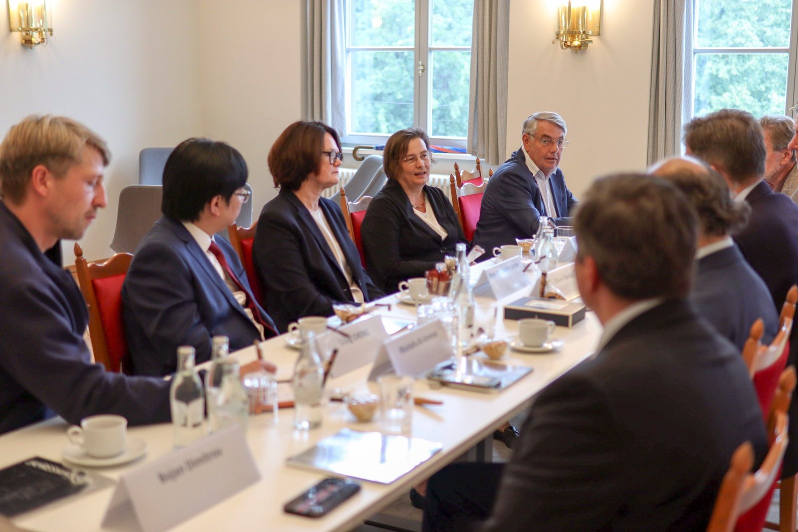 Round-table discussion with Ming Cheng at the German-Qatar Forum Saxony at Leipzig University