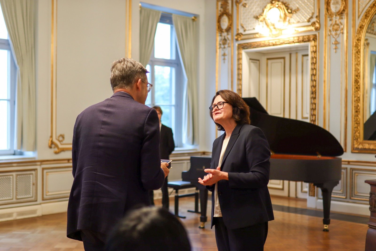 Conversation at the German-Qatar Forum Saxony in the Old Senate Hall of Leipzig University