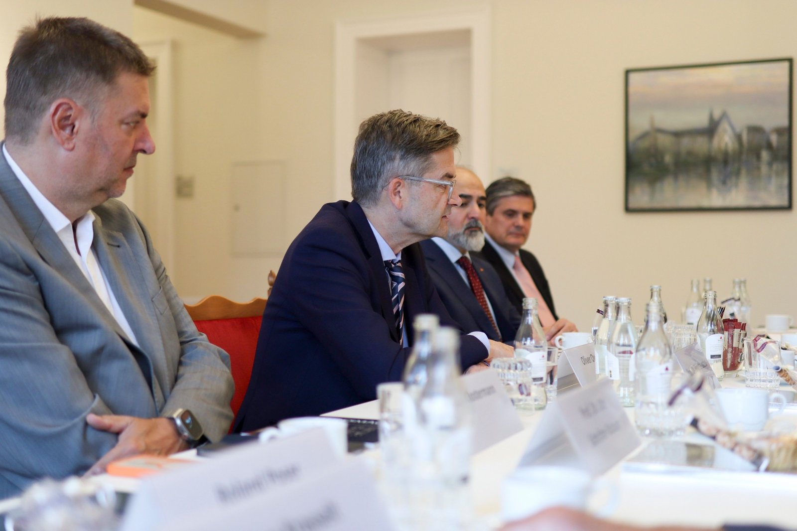 H.E. Ambassador Oliver Owcza in the round-table discussion at the German-Qatar Forum Saxony at Leipzig University